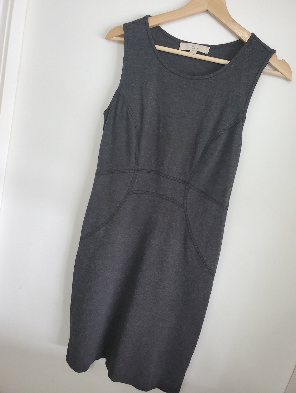 Loft Ann Taylor Size 0 Fitted Midi Dress Grey Stretch Form Fit Sleeveless Pencil